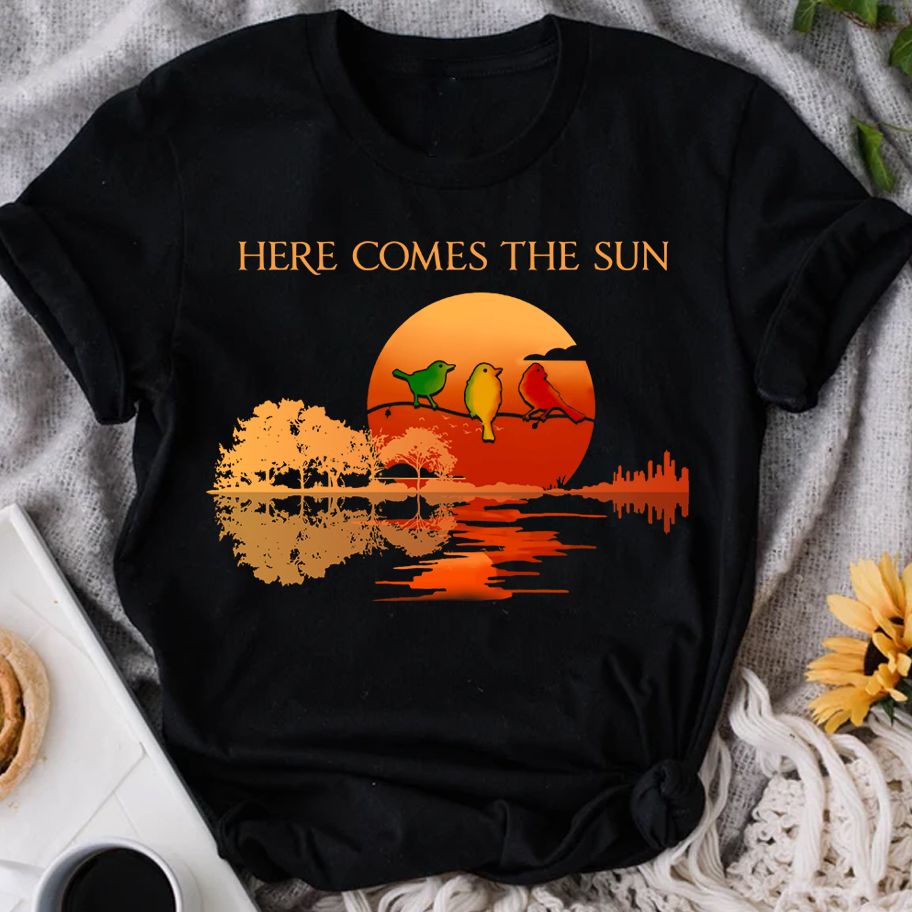 Here Comes The Sun Tee in Black